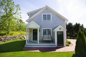 Quiet, Pet Friendly, close to Edgartown and Oak Bluffs